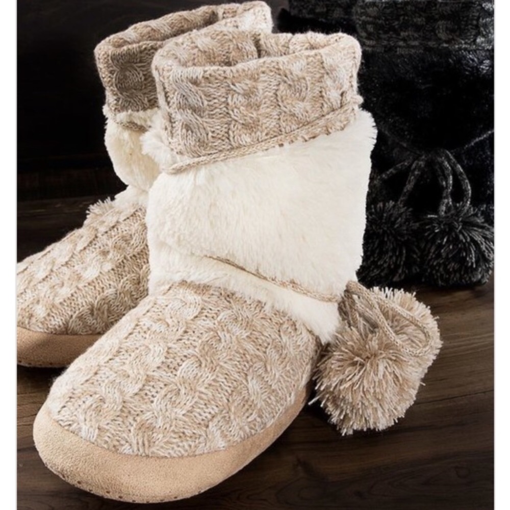 1 LEFT 2X HOST PICK 11/7🎉Faux Fur Lined Booties - Picture 1 of 4